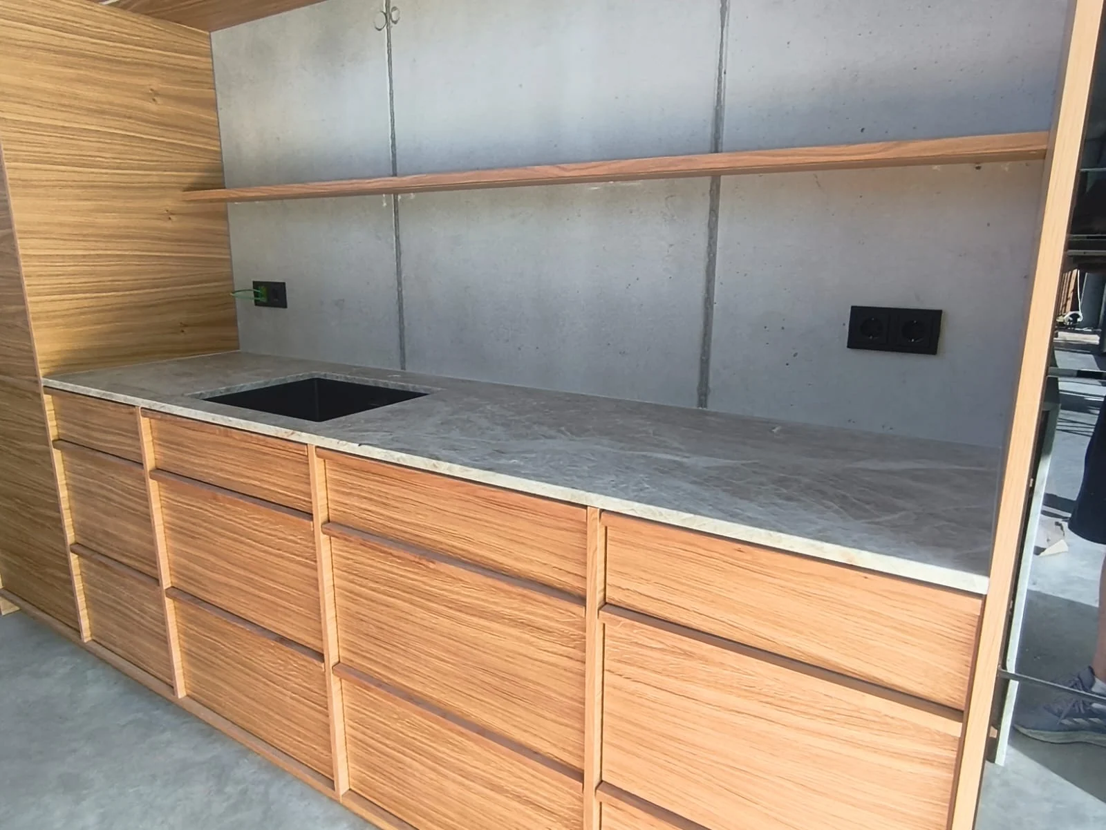 Taj Mahal I – Taj Mahal quartzite, Kitchen island