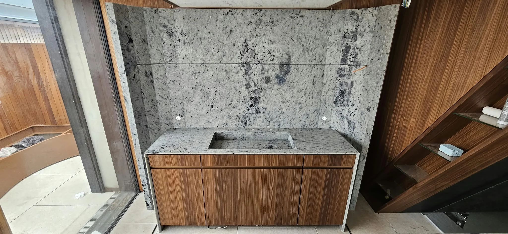 Küchenstein Labradorite Bianco – Küchenarbeitsplatte